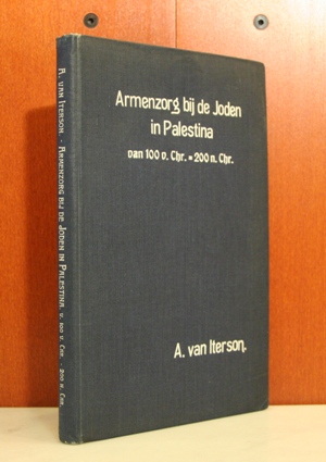 Iterson, Aart van:  Armenzorg bij de Joden in Palestina van 100 v. Chr. - 200 n. Chr. Proefschrift aan de Rijks-Universiteit te Leiden. 