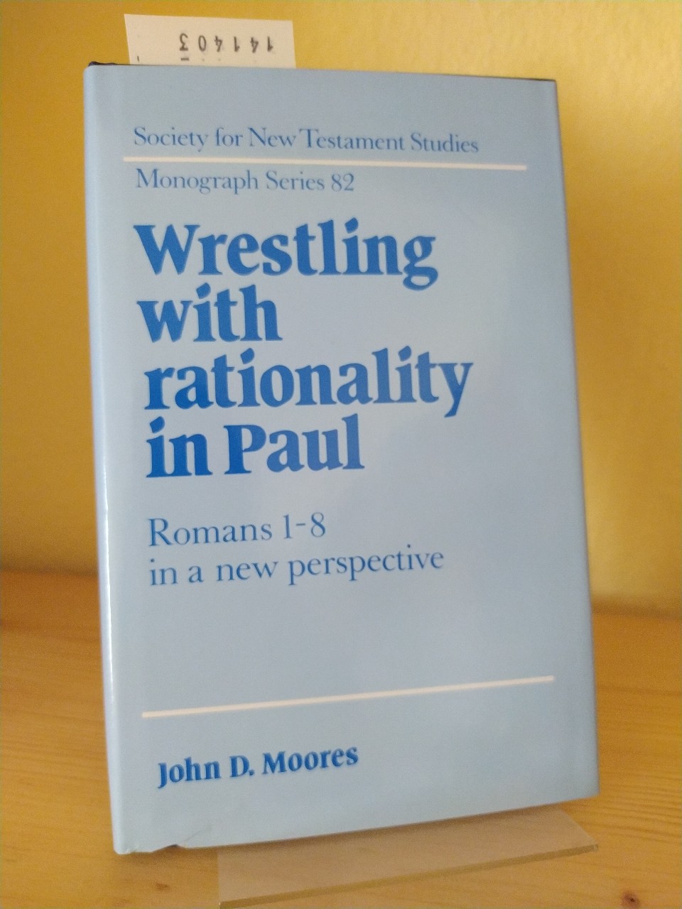 Wrestling with rationality in Paul. Romans 1-8 in a new perspective. [By John D. Moores]. (= Society for New Testament Studies, Monograph Series 82). - Moores, John D.