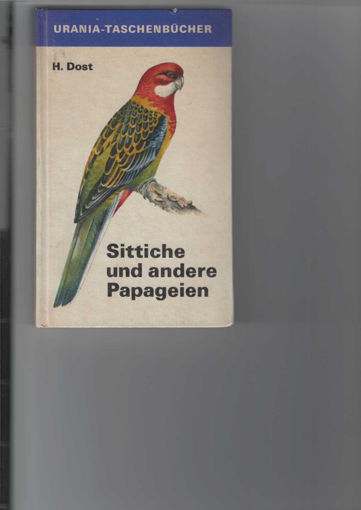 Sittiche und andere Papageien.