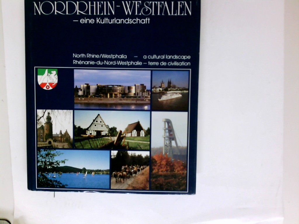 Nordrhein-Westfalen : eine Kulturlandschaft = North Rhine- Westphalia. - Buttler, Rolf und Heide Ringhand