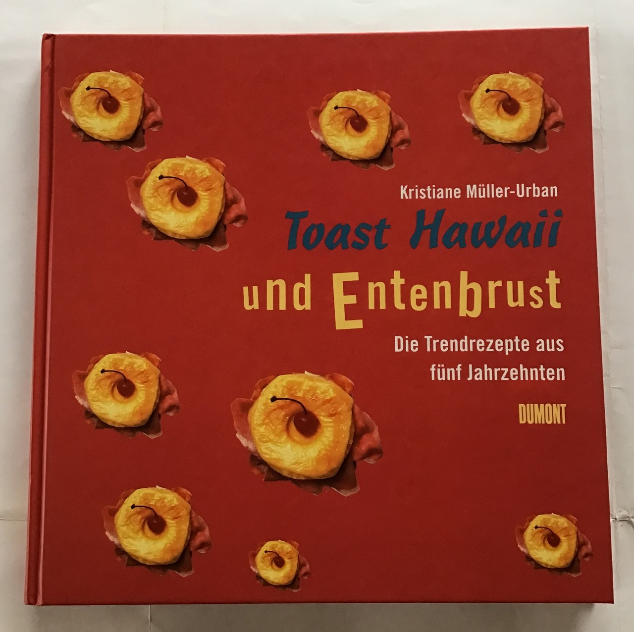 Toast Hawaii und Entenbrust : Die Trendrezepte aus fünf Jahrzehnten.  Orig.-Ausg., - Müller-Urban, Kristiane