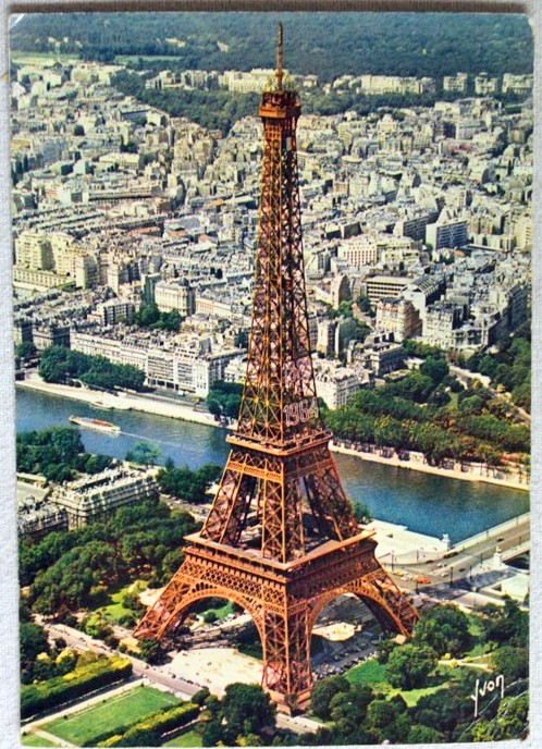Karte:  En survolant PARIS, La Tour Eiffel 