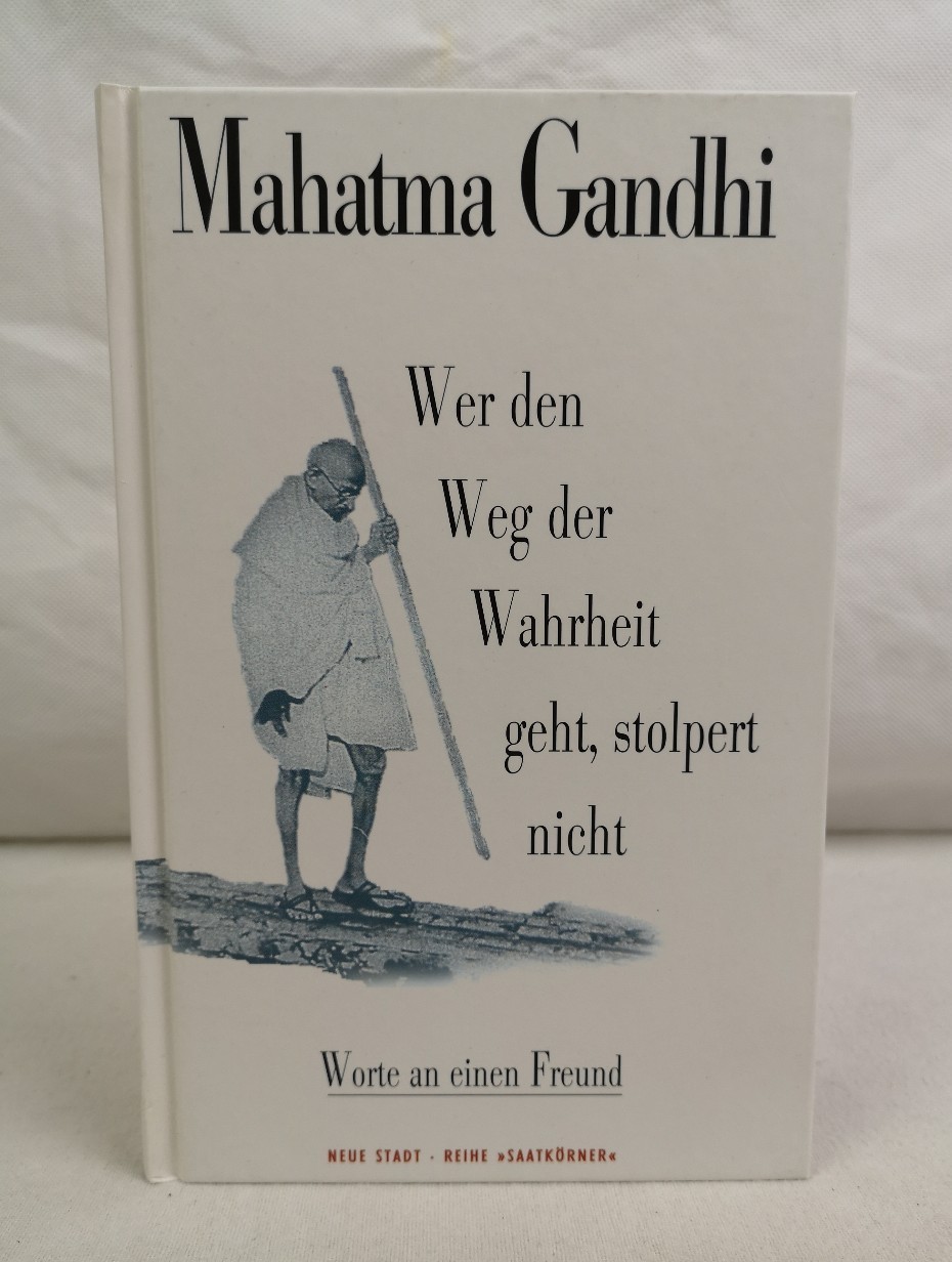 Gandhi, Mahatma: Wer den Weg der Wahrheit geht, stolpert nicht. Worte an einen Freund. Einführung von Martin Kämpchen. Fotos von Andreas Hoffmann. Reihe 