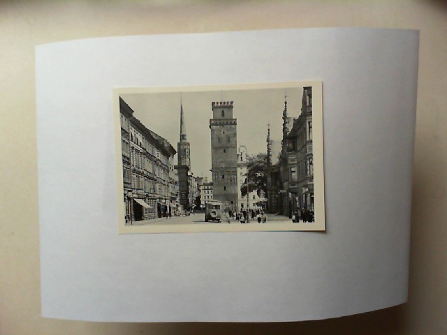 Schning (Foto):  Neisse, Berliner Turm und Rathausturm [schwarz-wei-Postkarte] 