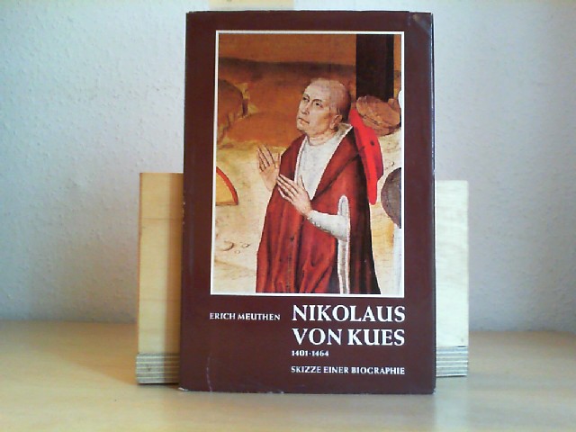 Nikolaus von Kues : 1401 - 1464 ; Skizze e. Biographie. [Fotos: Hermann Hallauer] / Buchreihe der Cusanus-Gesellschaft : Sonderbeitr. 3., überarb. Aufl.