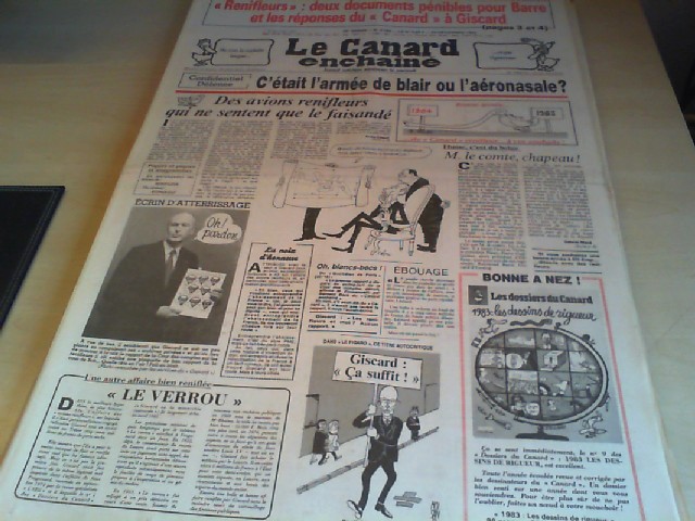  Le Canard enchaine' 1983. Journal satirique paraissant le mercredi.  KOMPLETT. No. 3245 - 3296. 5. 1. - 28. 12. 1983.