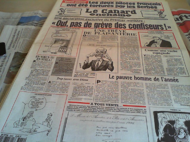  Le Canard enchaine' 1995. Journal satirique paraissant le mercredi.  KOMPLETT. No. 3871 - 3922. 4. 1. - 27. 12. 1995.