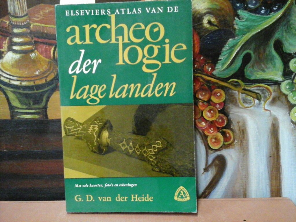 HEIDE, G.D. VAN DER HEIDE: Elseviers atlas van de Archeologie der Lage Landen. Met vele kaarten, foto's en tekeningen.