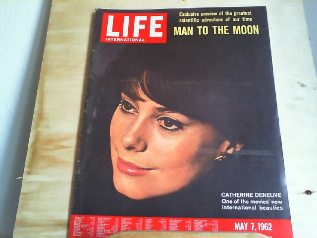 LIFE. International Edition. May 7, 1962. Exclusice preview of the greatest scientific adventure of our time - Man to the Moon.
