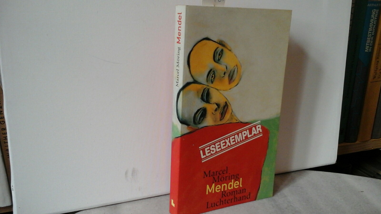 MRING, MARCEL: Mendel. Roman. Aus dem Niederlnd. von Helga van Beuningen. Leseexemplar. Erste /1./ dt. Ausgabe.