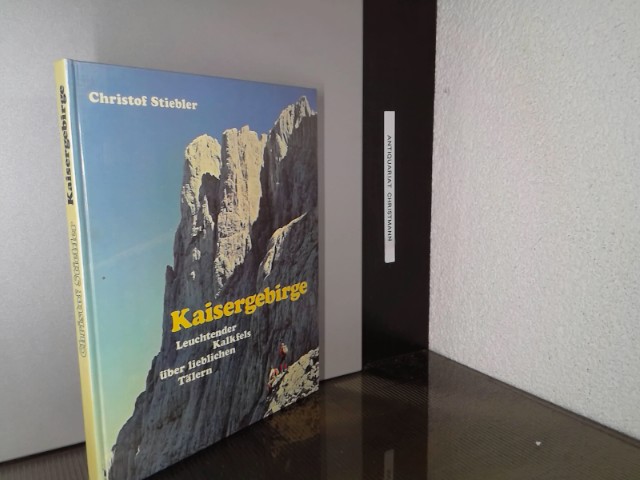 Kaisergebirge : leuchtender Kalkfels über lieblichen Tälern. [D. Kapitelschluss-Federzeichn. stammen von Irma Wiktorin] - Stiebler, Christof