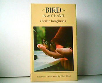 Bird in my Hand. Sparrows in the Wild by Chris Mead. - Loraine Hodgkinson