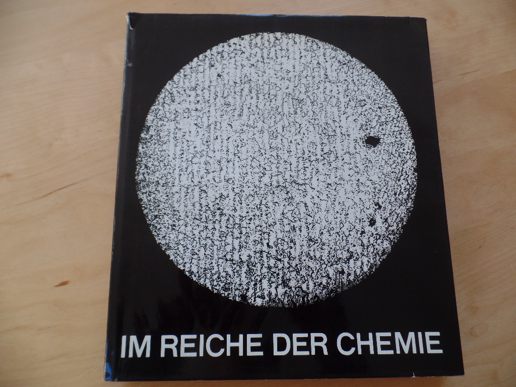 Roggersdorf, Wilhelm (Text):  Im Reich der Chemie. 100 Jahre BASF. Bilder aus der Vergangenheit und Gegenwart. Badische Anilin- & Soda - Fabrik AG. Ludwigshafen am Rhein. 