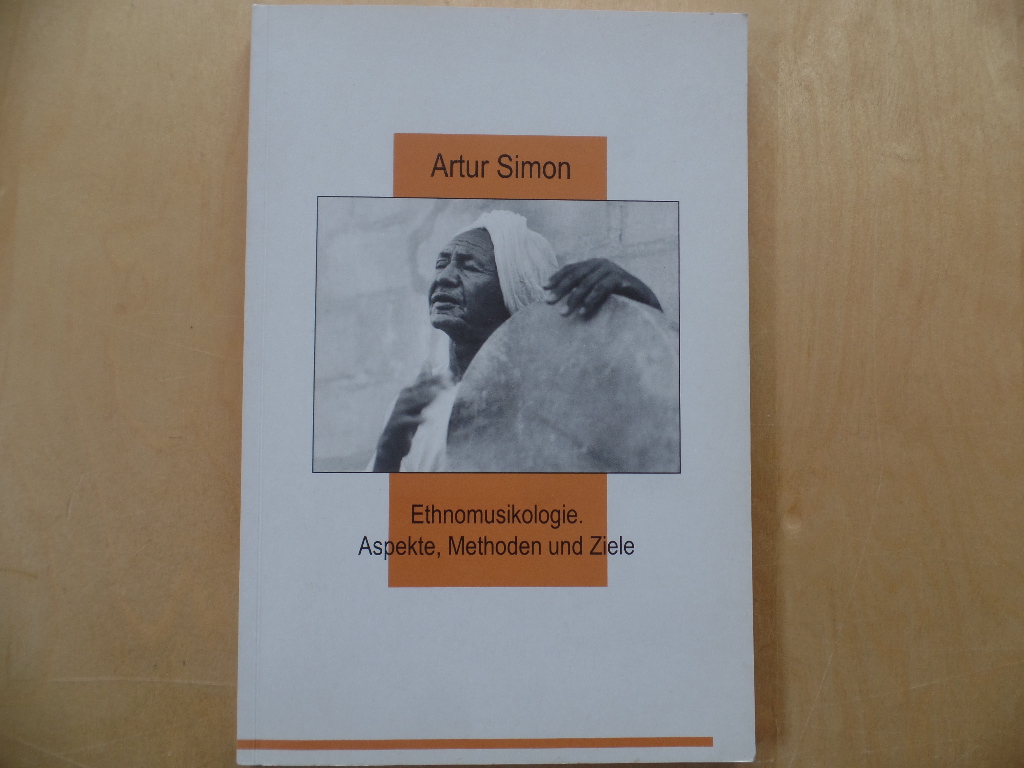 Simon, Artur:  Ethnomusikologie : Aspekte, Methoden und Ziele. 