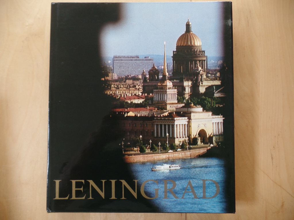 Gubanov, Gennadij und Wjatscheslaw Bachtin:  Leningrad : Architekturensembles u. Denkmler. 