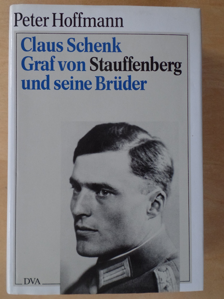 Claus Schenk Graf von Stauffenberg und seine Brüder.