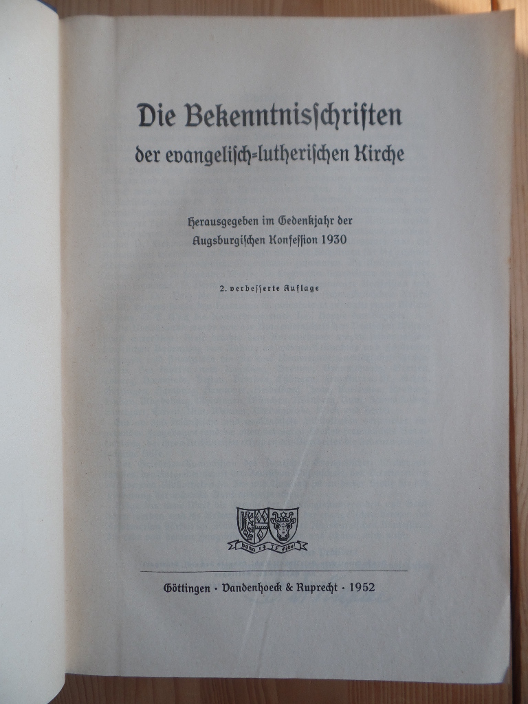   Die Bekenntnisschriften der evangelisch-lutherischen Kirche. Herausgegeben im Gedenkjahr der Augsburgischen Konfession 1930. 