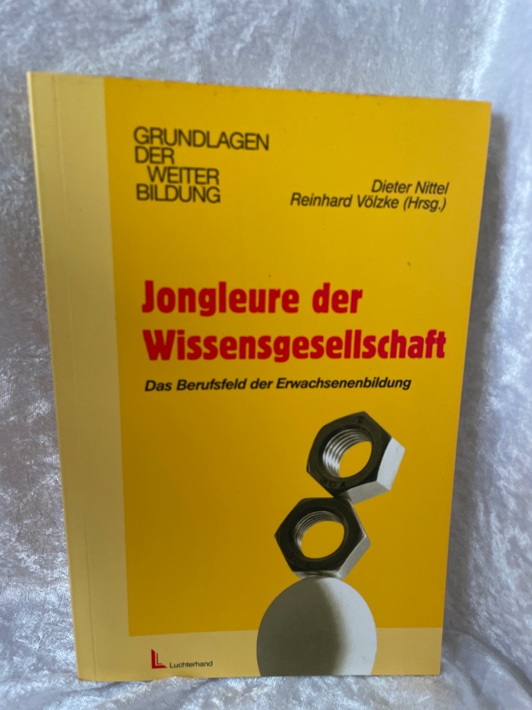 Jongleure der Wissensgesellschaft. Das Berufsfeld der Erwachsenenbildung.  1., Aufl. - Nittel, Dieter und Reinhard Völzke