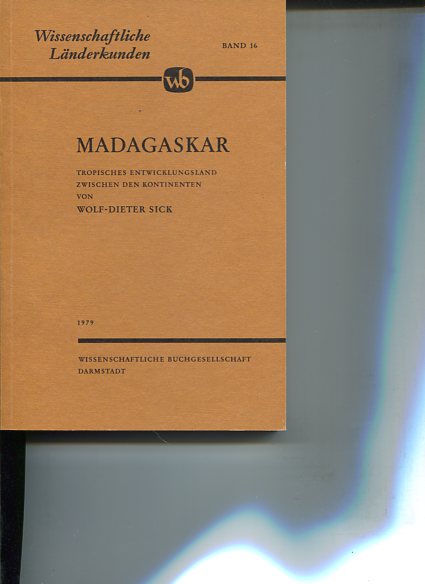 Madagaskar. Tropisches Entwicklungsland zwischen den Kontinenten. Wissenschaftliche Länderkunden Band 16. Erstauflage, EA, - Sick, Wolf-Dieter
