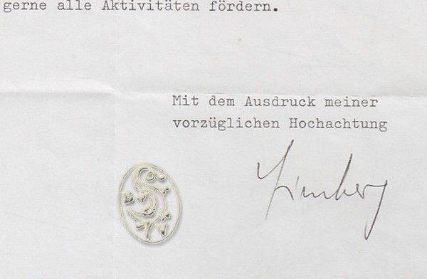FIRNBERG, Hertha, Politikerin, Ministerin (1909-1994). 2 ms. Briefe m. eh. und weiters: Antwortkarte des Ministerin f. ihr zu Teil gewordene Geburtstagswnsche, signiert.