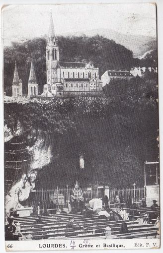  Lourdes. Grotte et Basilique.