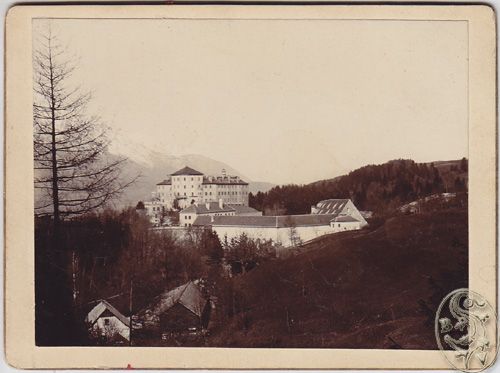  Schloss Ambras b. Innsbruck.