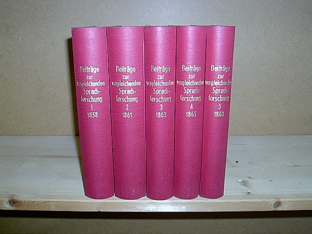 Beiträge zur vergleichenden Sprachforschung auf dem Gebiete der Arischen, Celtischen und Slawischen Sprachen.  Bände 1-5 (1858-1868). - Kuhn, A. / Schleicher, A. (Hg.).