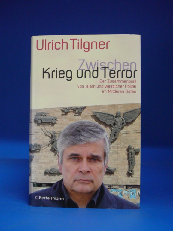 Tilgner, Ulrich. Zwischen Krieg und Terror. Der Zusammenprall von Islam und westlicher Politik im Mittleren Osten. 1. Auflage.
