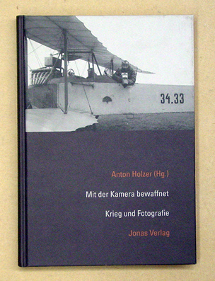 Mit der Kamera bewaffnet. Krieg und Fotografie. - Holzer, Anton (Hg.)